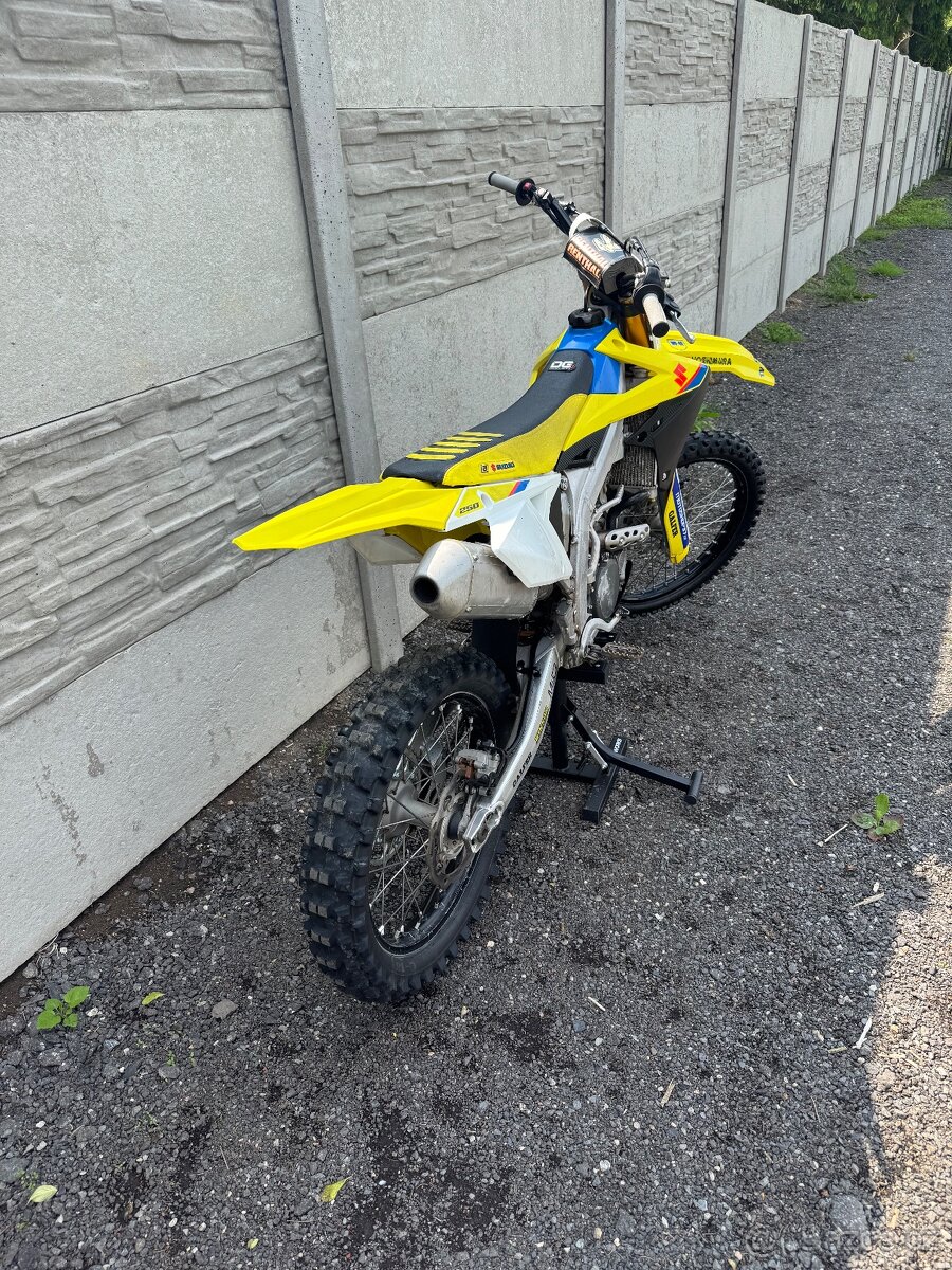Suzuki rmz 250