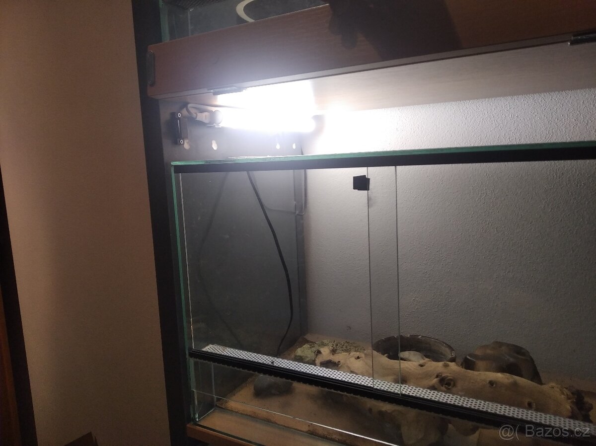 Skříň na dvě tararia + terária - 5