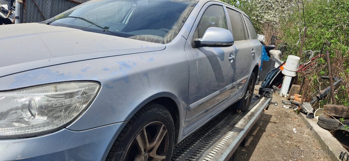 Octavia 2 face lift 1.4 tsi blede modra dily z vozu - 5