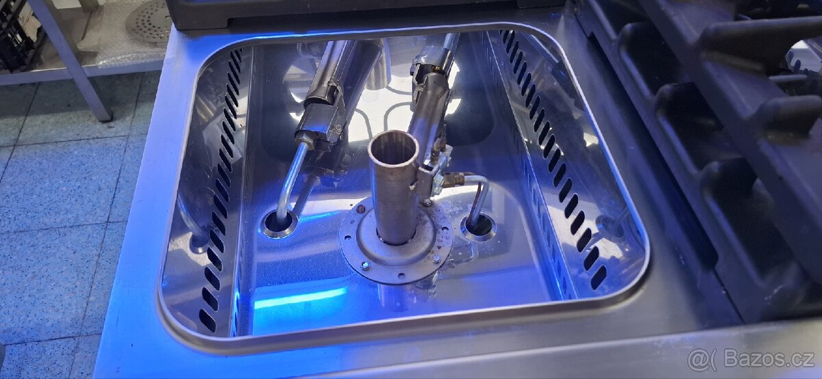 Sporák plynový se statickou plynovou troubou 3x GN 1/1 - 5