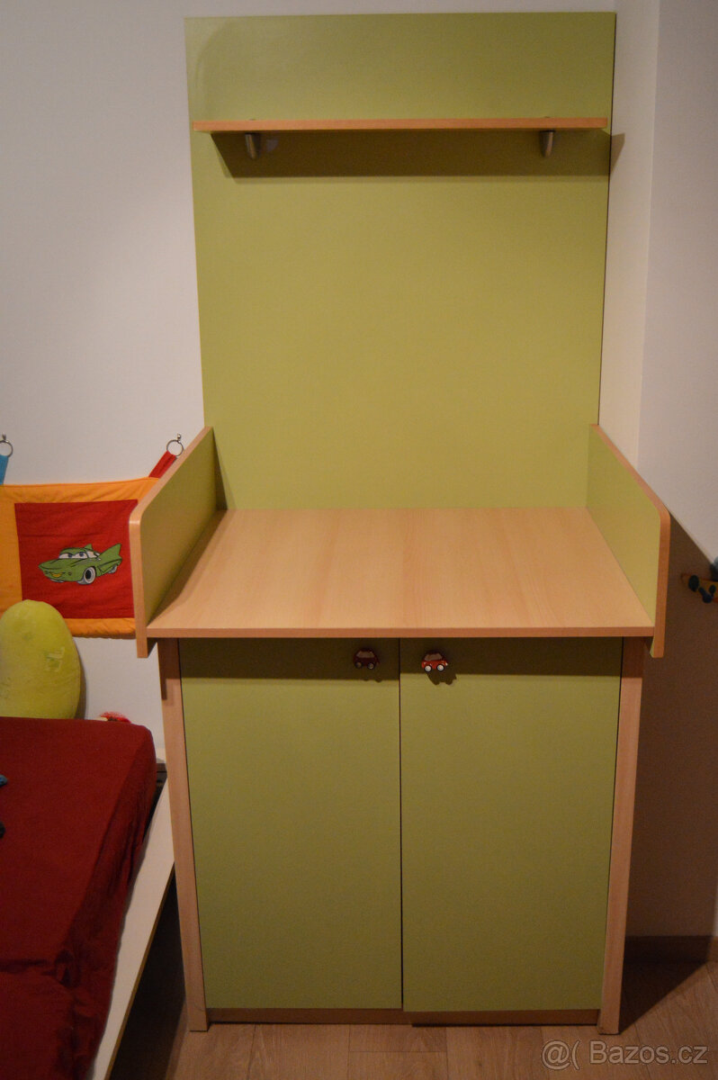 Prebalovaci pult s úložným prostorem - 5