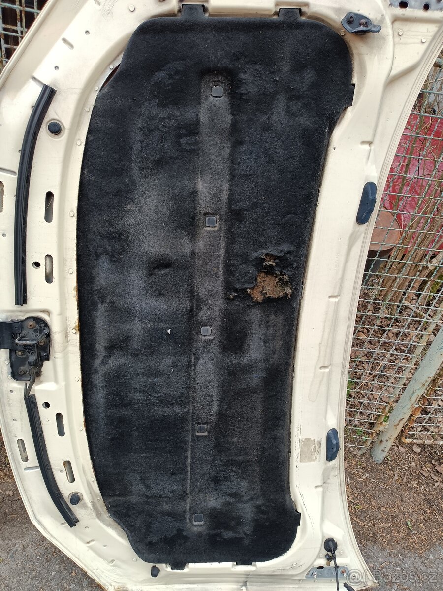 VW Touran facelift - přední náraznik , kapota - 5