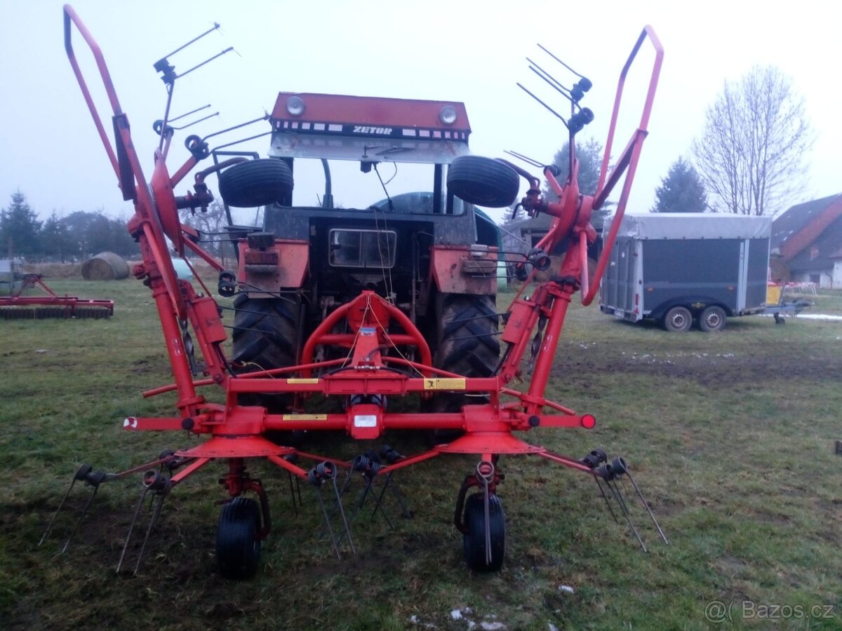 Obraceč sena a píce KUHN GF 5000 - 5