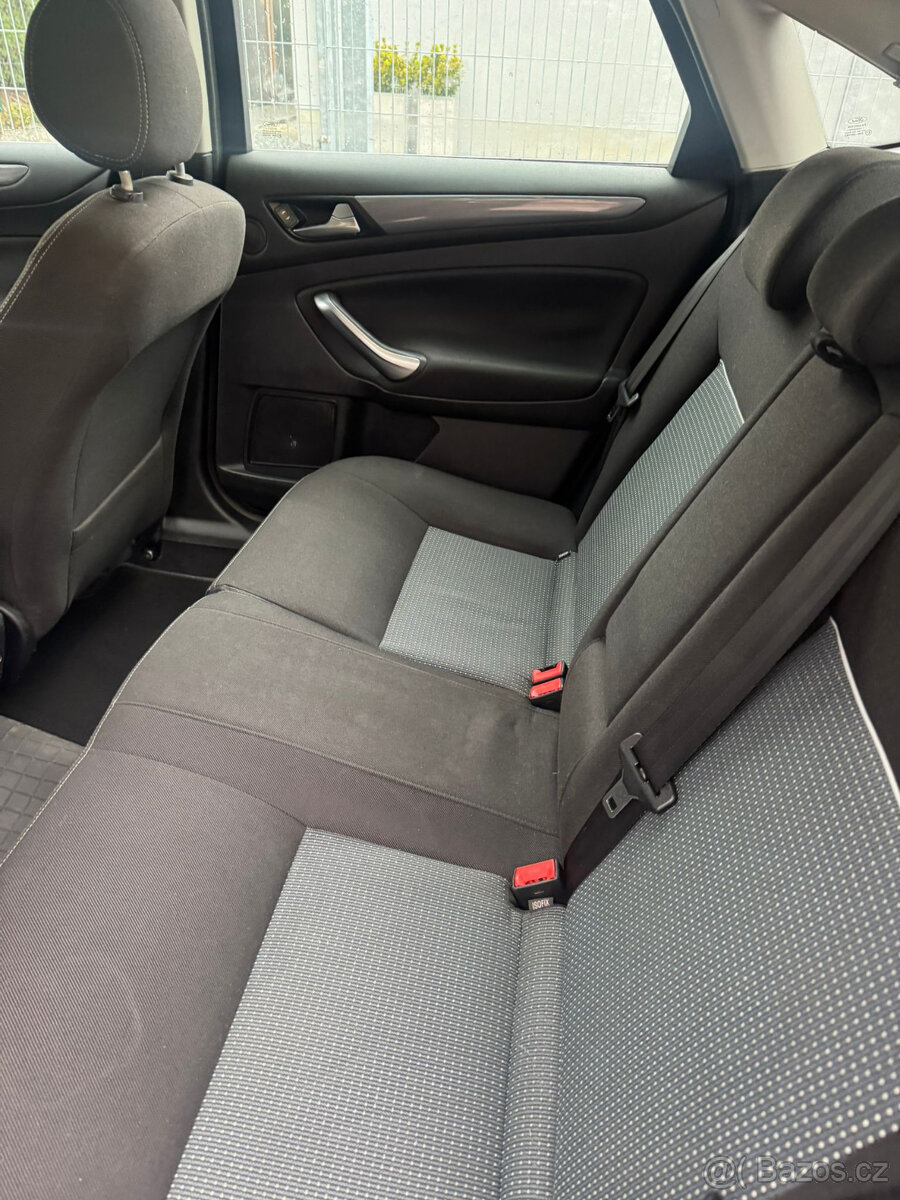 Ford Mondeo 1.6i - 5