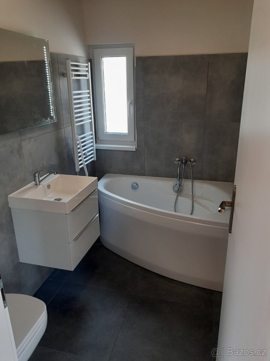 Včetně kuchyně 2+kk,komora,koupelna s wc - 5