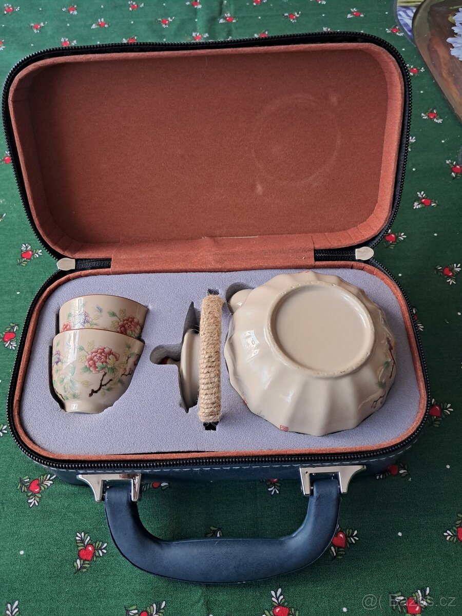 Prodám keramický set v kufříku - 5