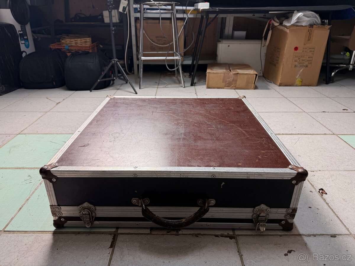 Yamaha EMX5000-20 20-Channel Powered Mixer - 5