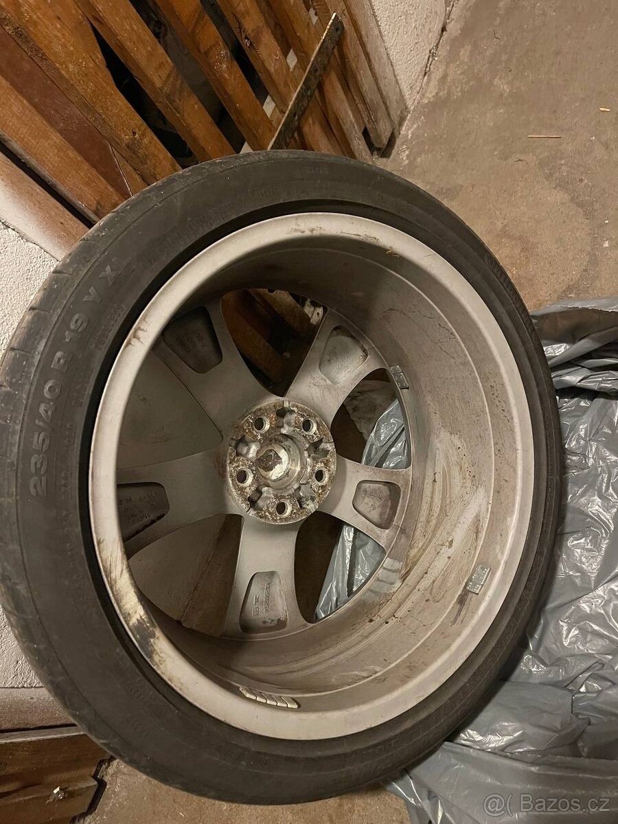 Prodám Kola Toyota 235/40R19 - 5