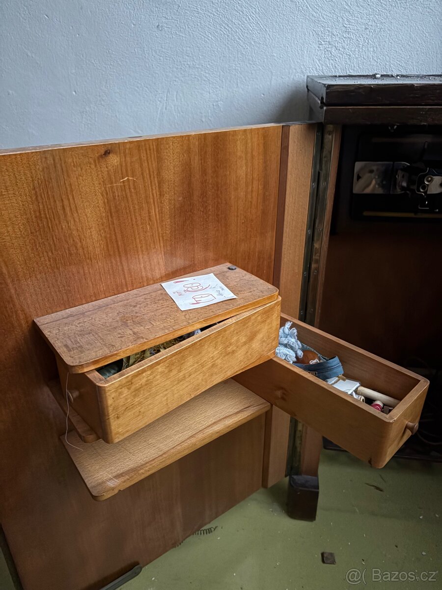 Starožitný šicí stroj Minerva - 5