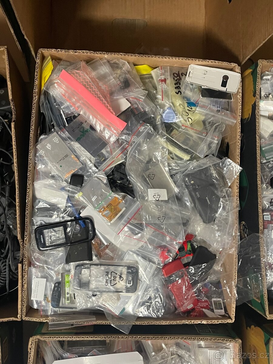 Krabice mobilnich telefonu dilu - 5