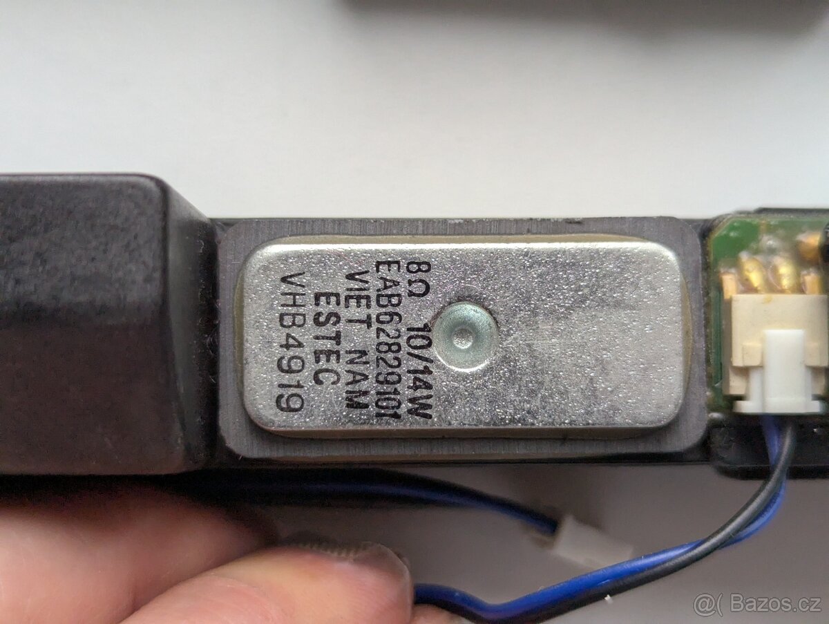 Díly z TV LG 42LB670V-ZA na ND, prasklý displej - 5