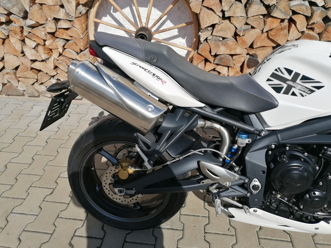 TRIUMPH STREET TRIPLE 675 R - 5