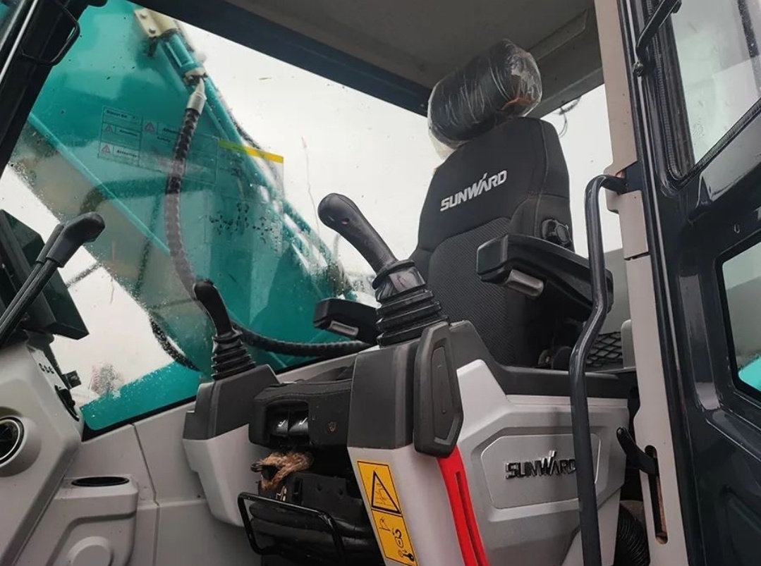 Pasovy bagr Sunward SWE215F - 5