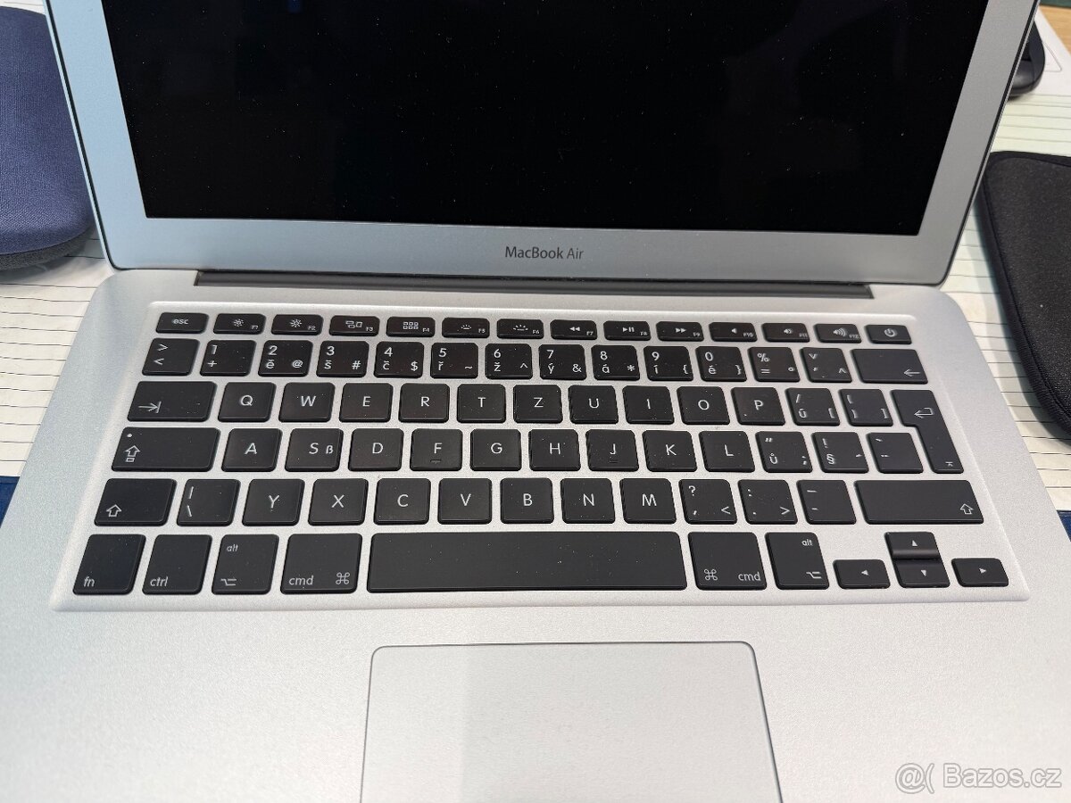 Apple MacBook Air 13" 2011 (A1466) na náhradní díly - 5