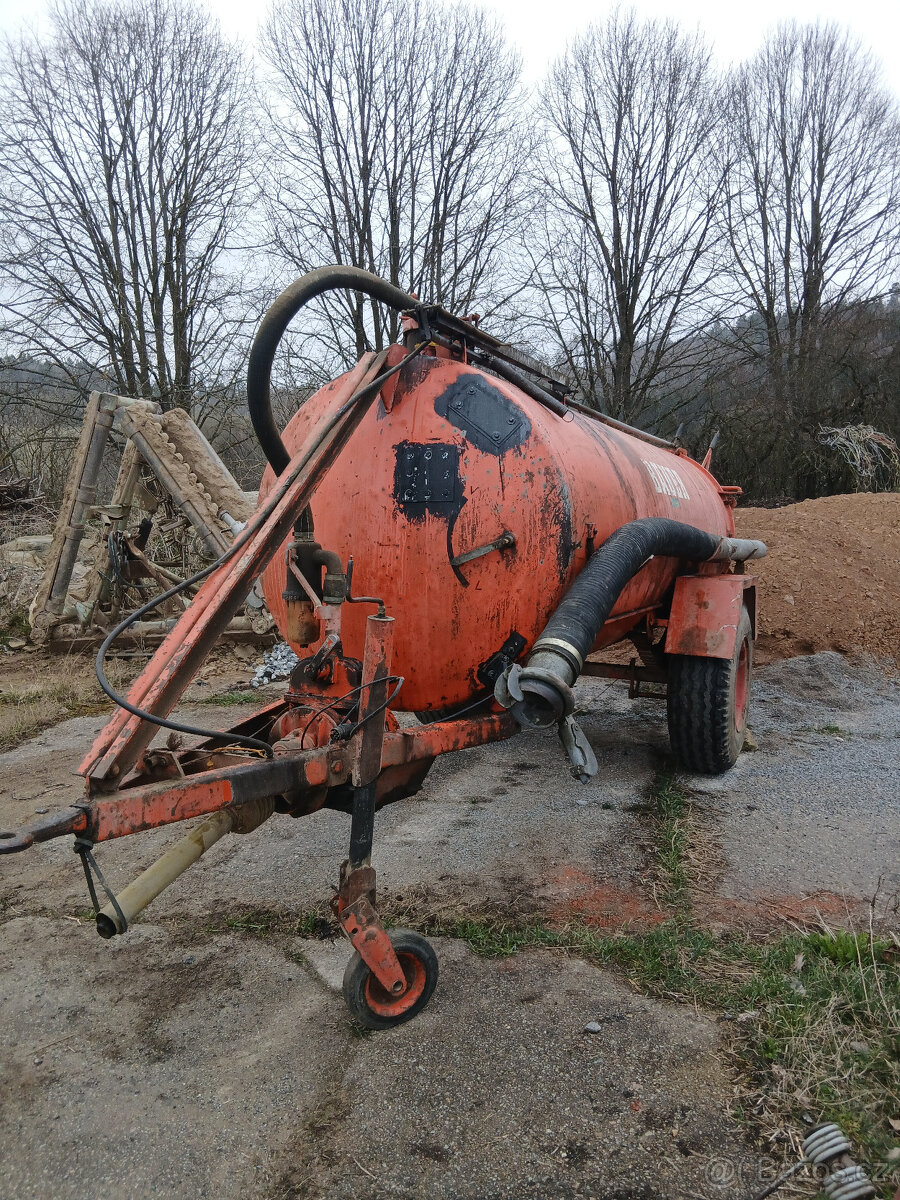 Prodám cisterna Bauer 4500l - 5