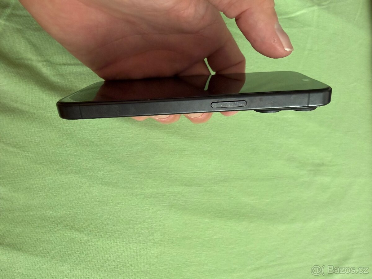 iPhone 15 Pro černý titan - 128gb - 5