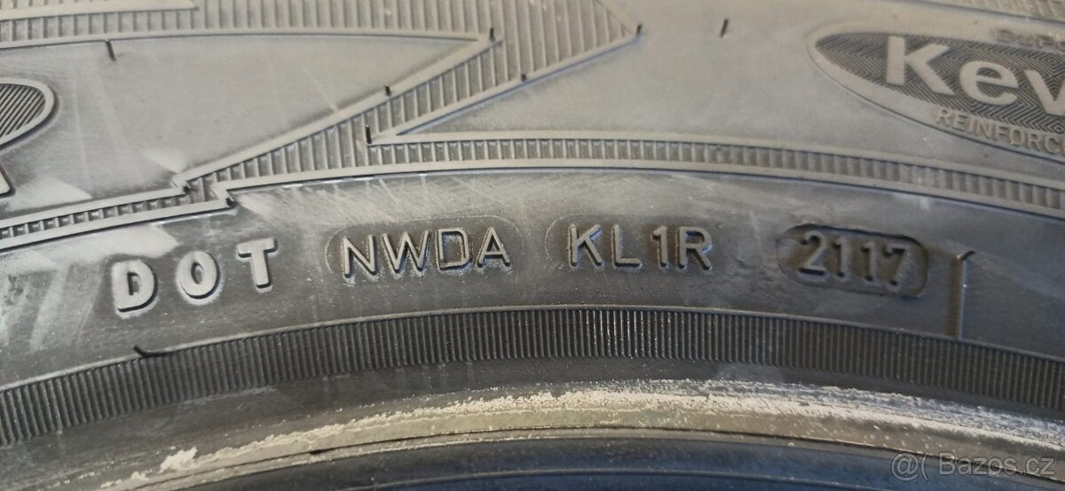 Goodyear 215/70 R16 104T 9,5mm