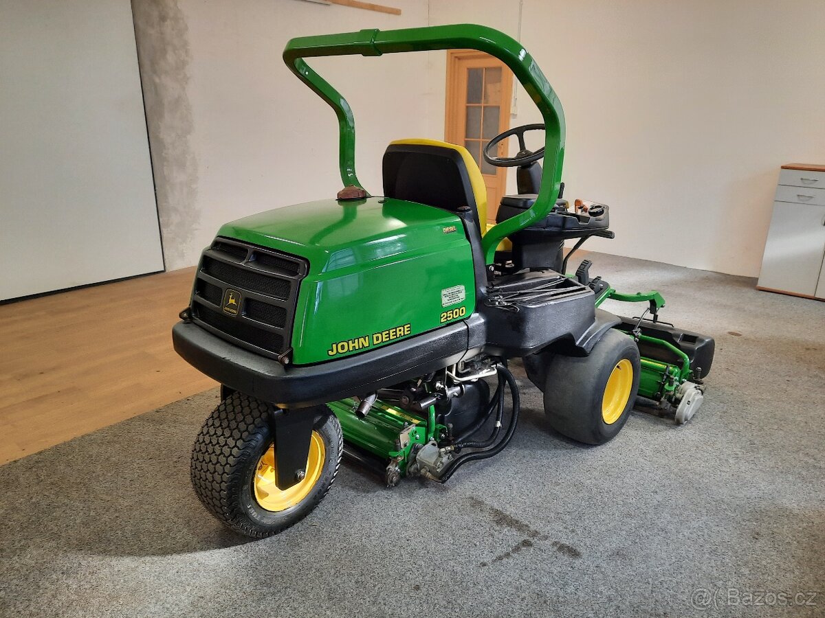 Vřetenová sekačka John Deere 2500A - 5