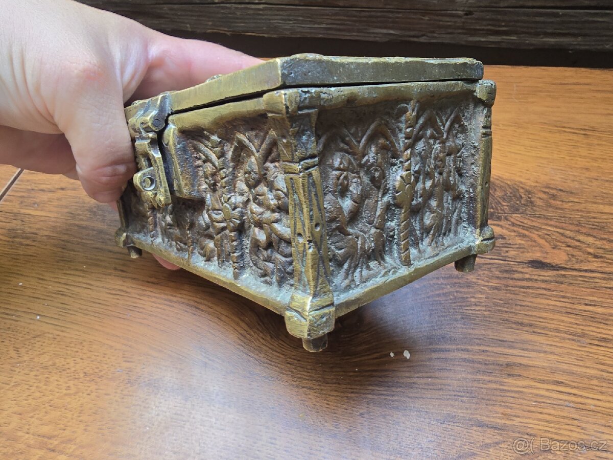 STARÁ MOSAZNÁ CÍRKEVNÍ TRUHLIČKA- UNIKÁT BIBLE - 5