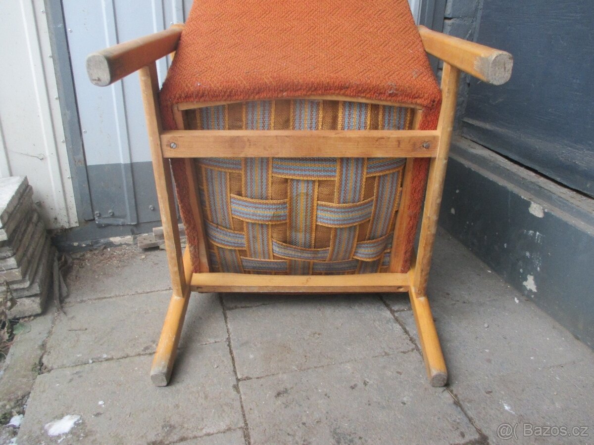 Starší křeslo-k renovaci - 5