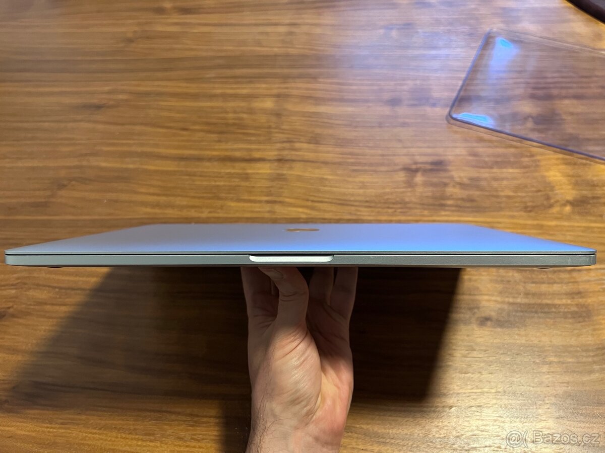 MacBook Pro 15", i7, 16/512, NOVÁ BATERIE - 5
