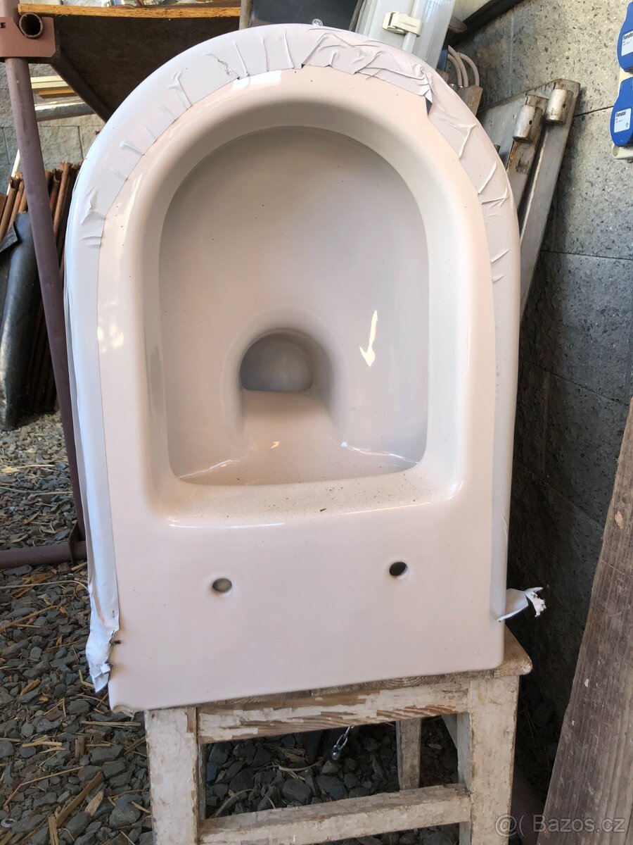 Závěsné WC Vitra ,nová -mírně poškozeno - 5