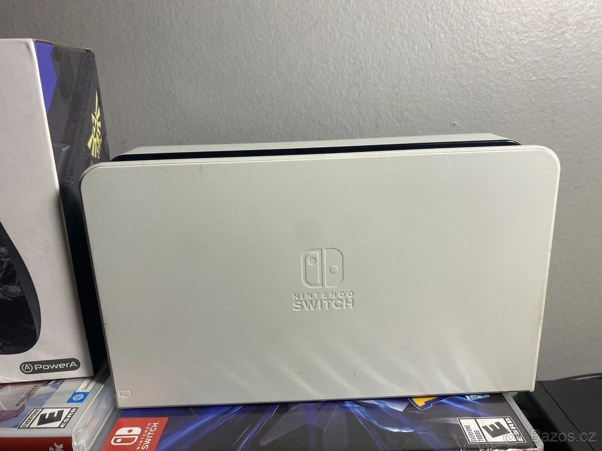 Prodám Nintendo Switch 64GB OLED - 5
