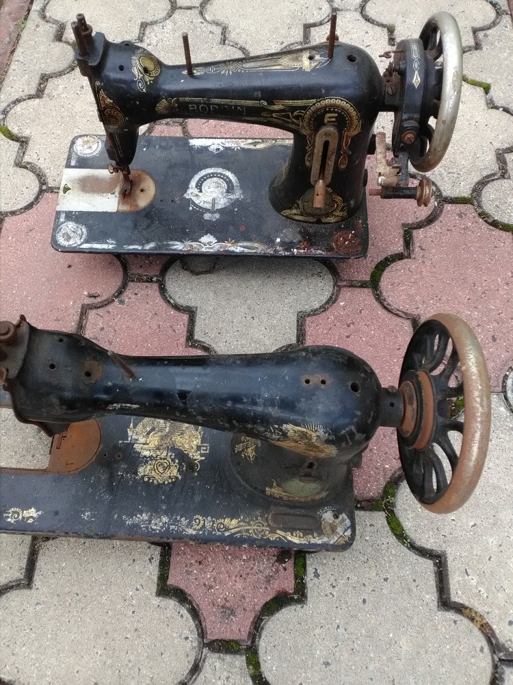 Staré šicí stroje, jenom torza - 5