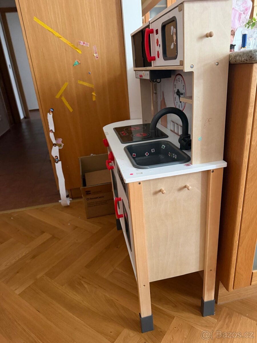 Dřevěná dětská kuchyňka s příslušenstvím - 5
