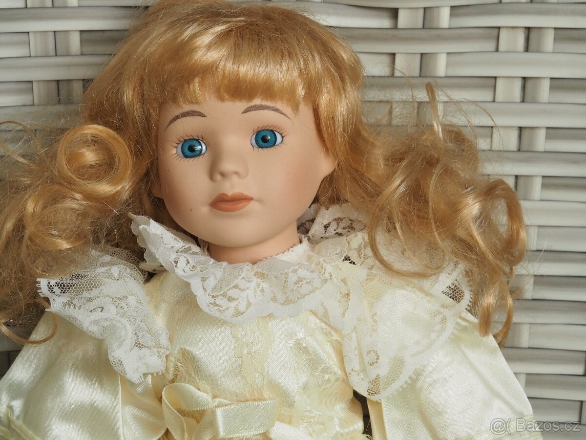 Porcelánová panenka - zlatavá se slamákem - 5