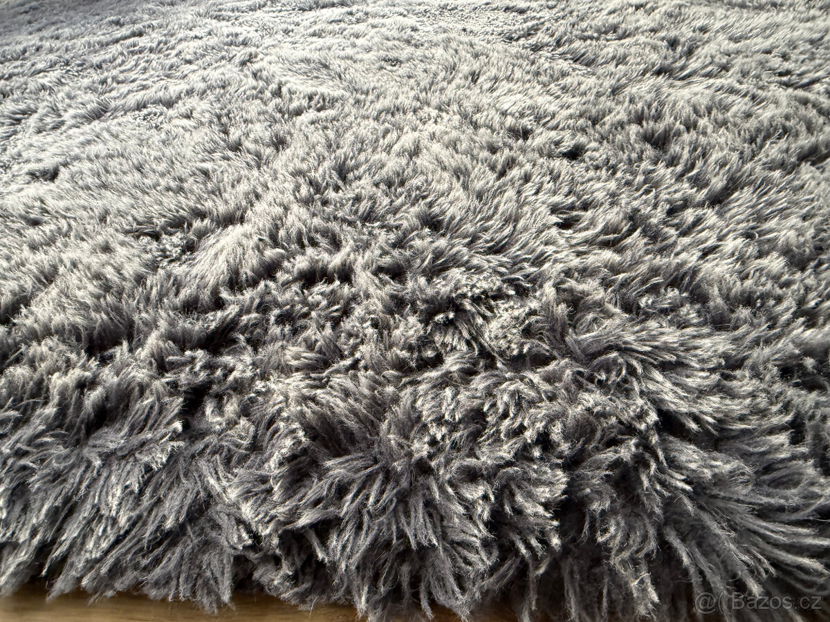 Dva kožešinové koberce 166x236cm a 61x120cm - 5