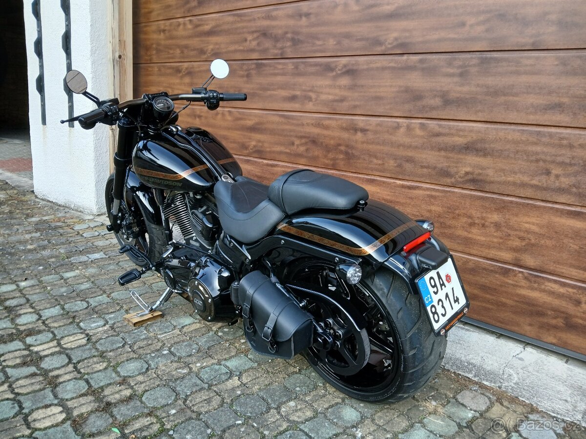 Harley-Davidson FXSE Pro Street Breakout - 5