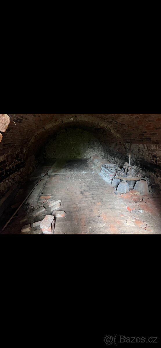 Pozemek se sklepem - 5