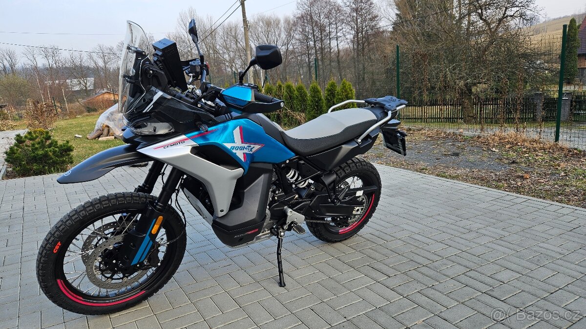 CF Moto 800MT-X , jako nová, vybavená