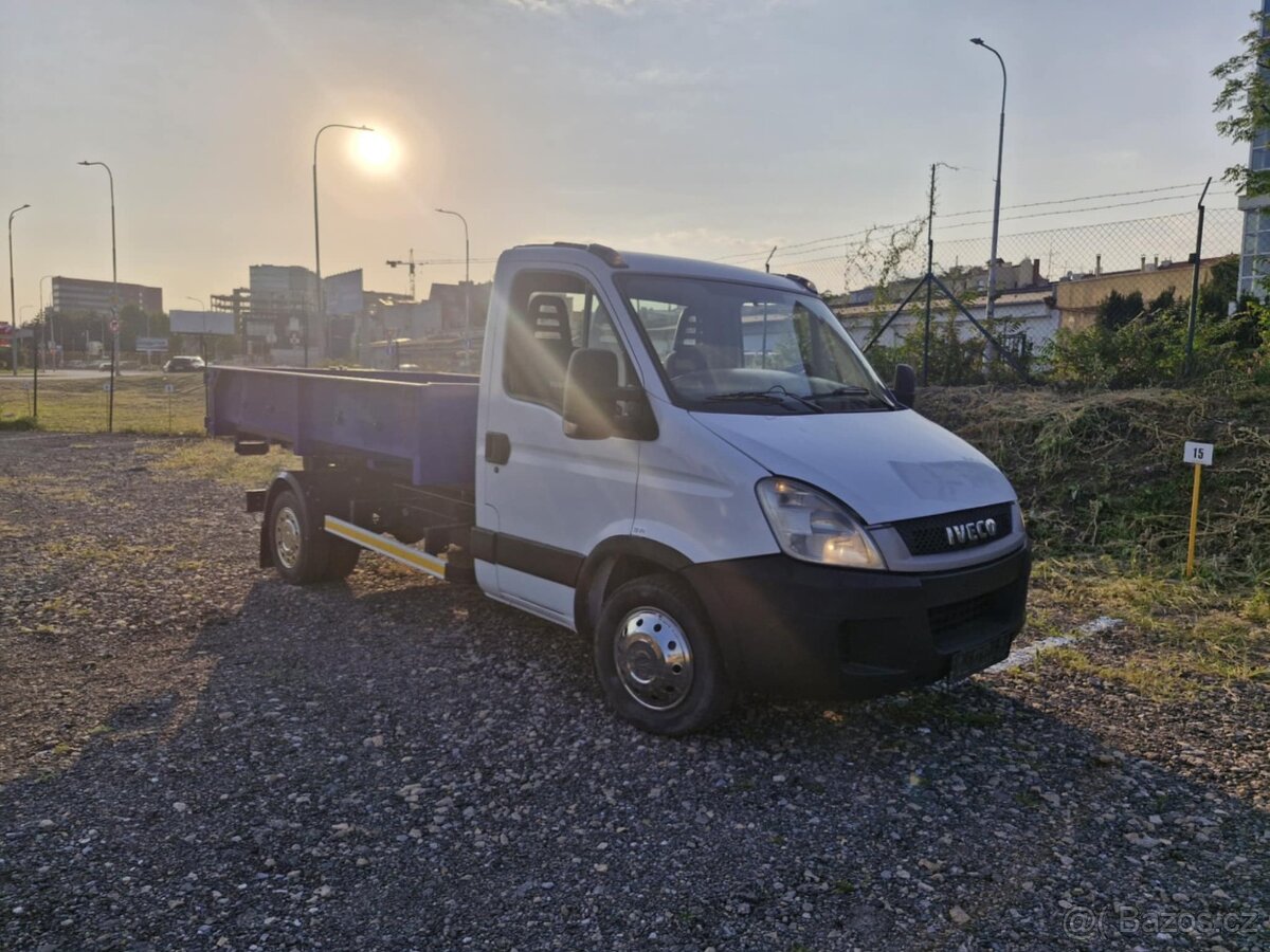 Kontejnerové Iveco daily do 3,5 t - řidičský průkaz sk. B - 5