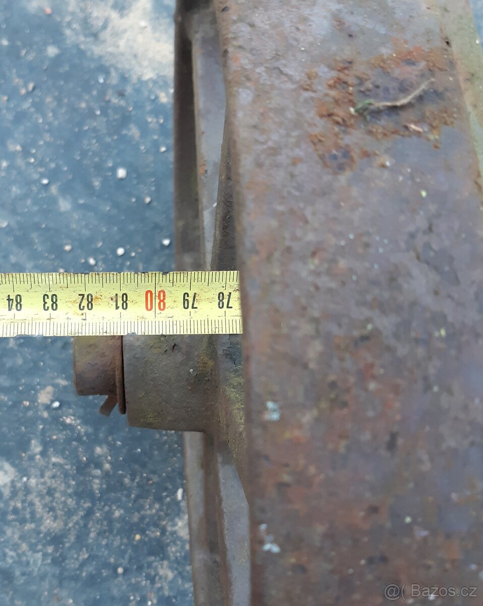 Staré litinová kola na ose - 5