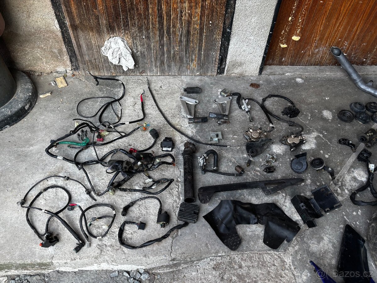 Honda cbr125r díly z motorky - 5