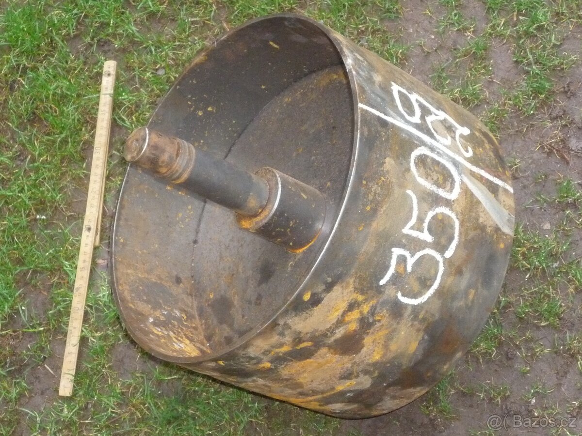 prodám staré litinové řemenice na plochý řemen..... různé dr - 5