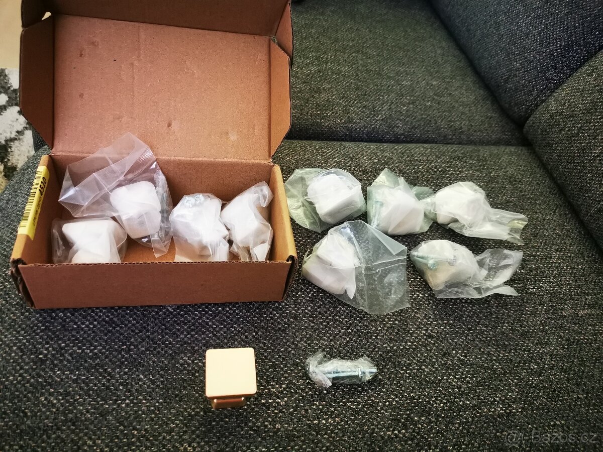 Zlaté nábytkové úchyty - 5