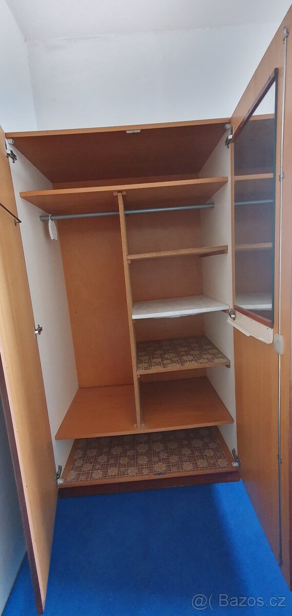 Šatní skříň se zrcadlem - 5