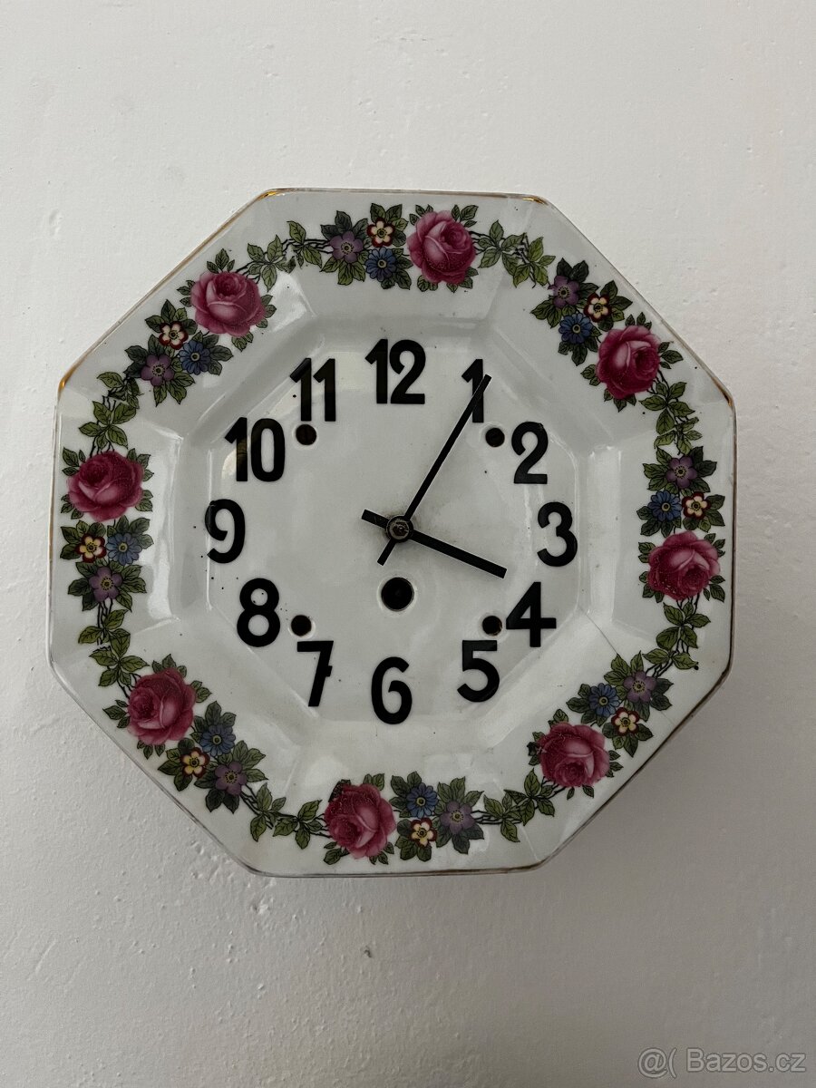 Kuchyňské nástěnné porcelanove, drevene a kovove hodiny - 5