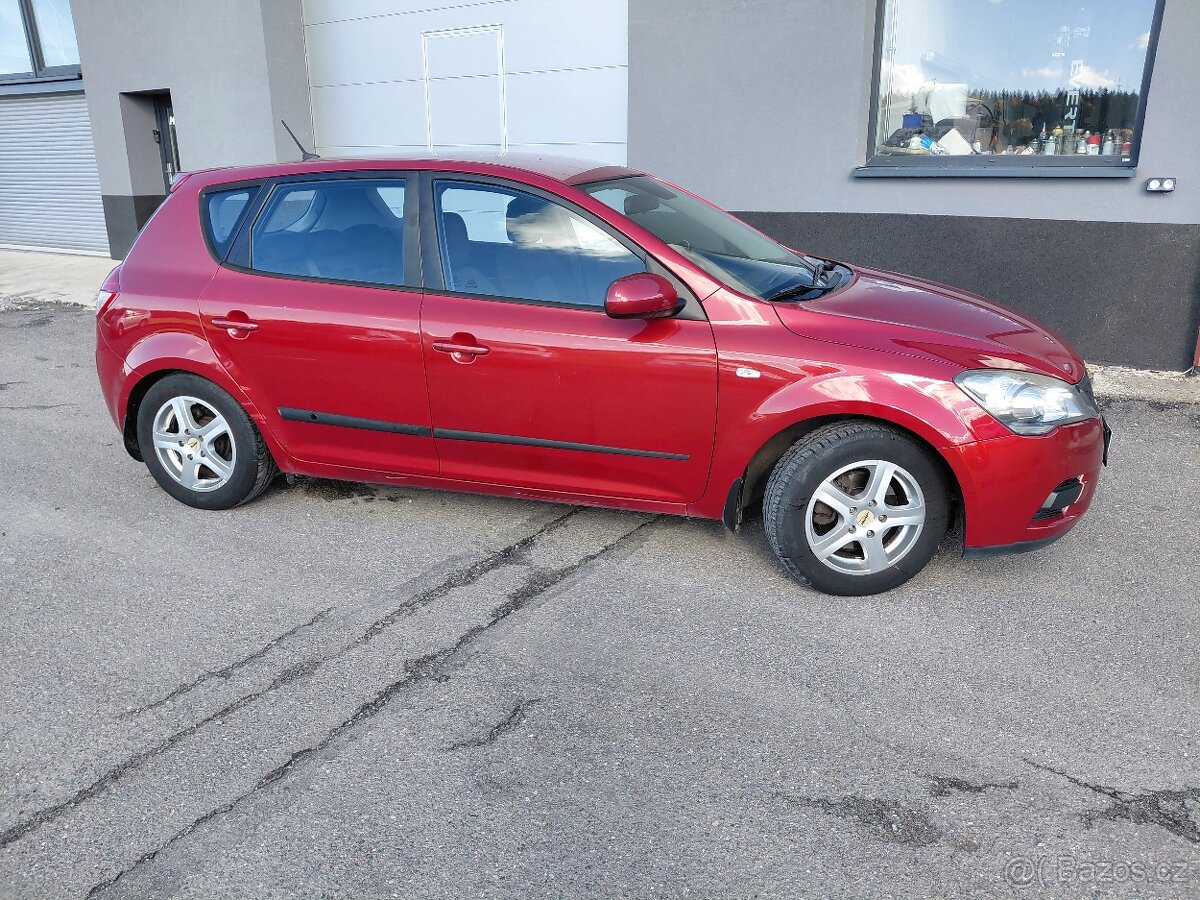 Kia Cee´d 1.4i 16V 66kW 180 000km- GARANCE, TOP CENA, PĚKNÁ - 5