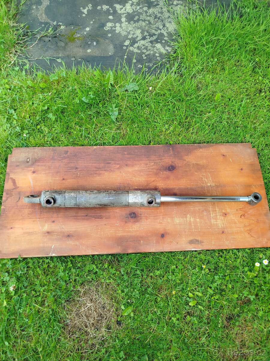 hydraulickou pístnici na třetí bod - 5