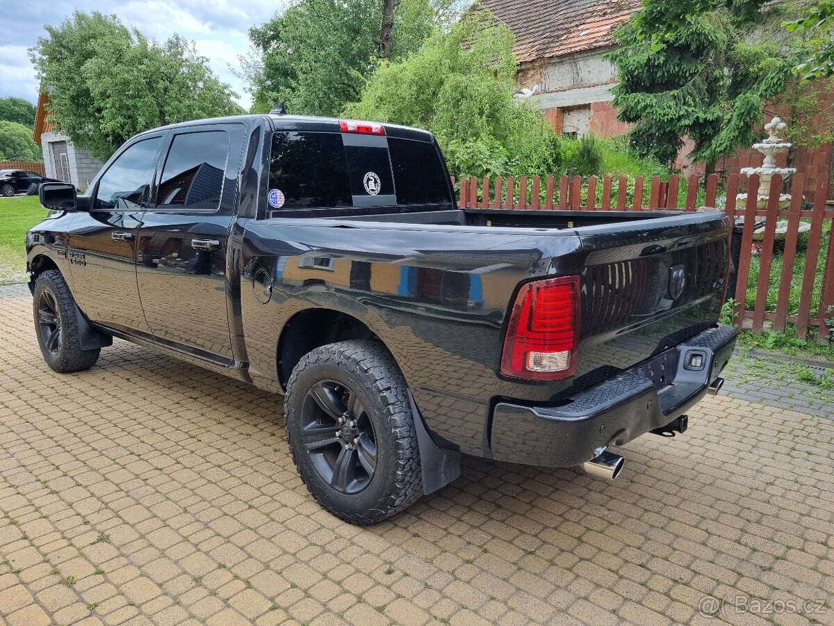 Dodge ram 1500 2015 5.7 4x4 sport