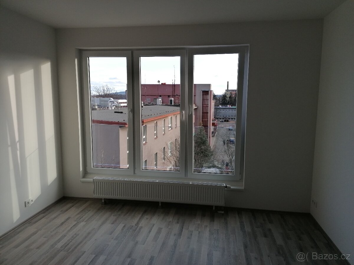 Pronájem bytu 1+kk -- Plzeň, Stehlíkova - od 1.1.2026 - 5