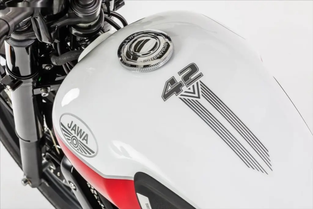 Jawa, 3,3 350 CL Bobber - 5