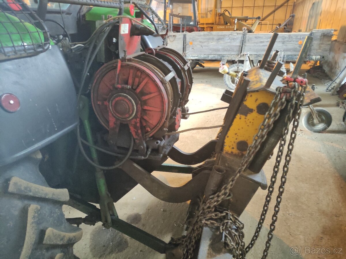 John Deere 6120 lesní traktor UKT - 5