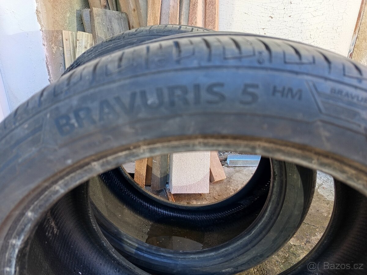 245/40/18 - 5