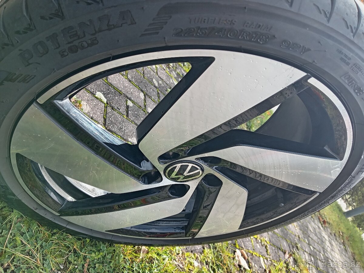 Originál ALU kola VW Golf R18 + letní pneu - 5