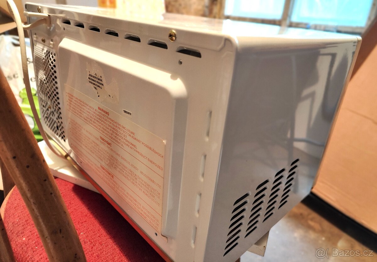 Starší plně funkční mikrovlnná trouba - 5